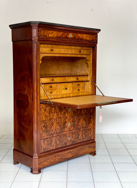 Secretaire in piuma di mogano . Metà XIX secolo ( restaurato)
