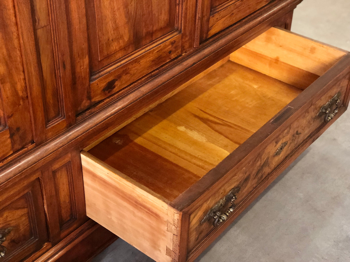 Carlo X wardrobe four doors Lombard walnut and briar