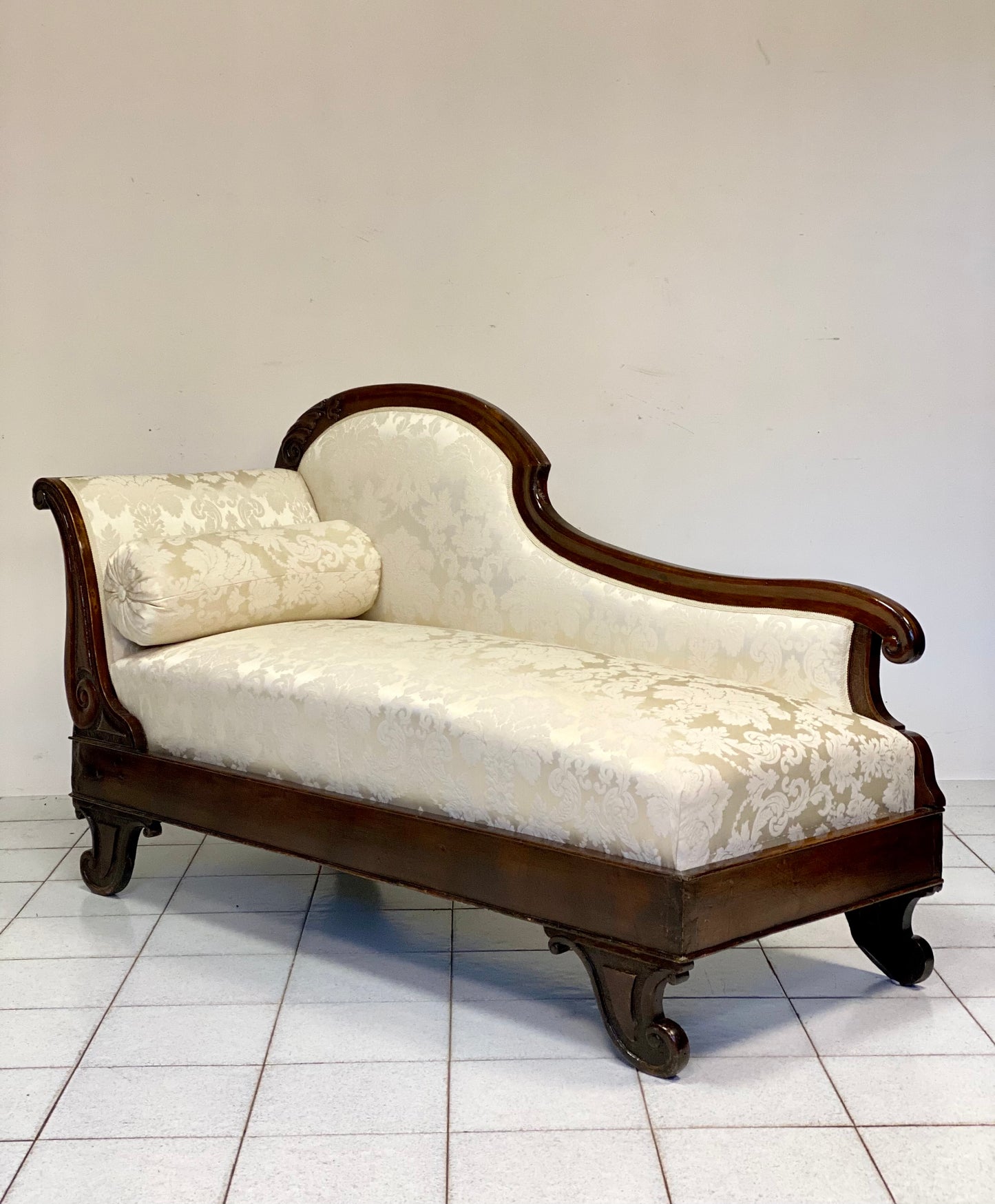 Dormeuse da centro Carlo X noce lombarda ( restaurata )