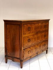 Cassettone Luigi XVI . Parma Piacenza. XVIII secolo