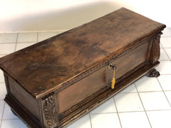 Cassapanca lombarda cremonese . XVII secolo (rare dimensioni )
