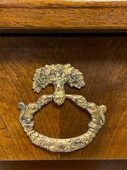 Credenza impero di noce quattro porte . Inizio XIX secolo