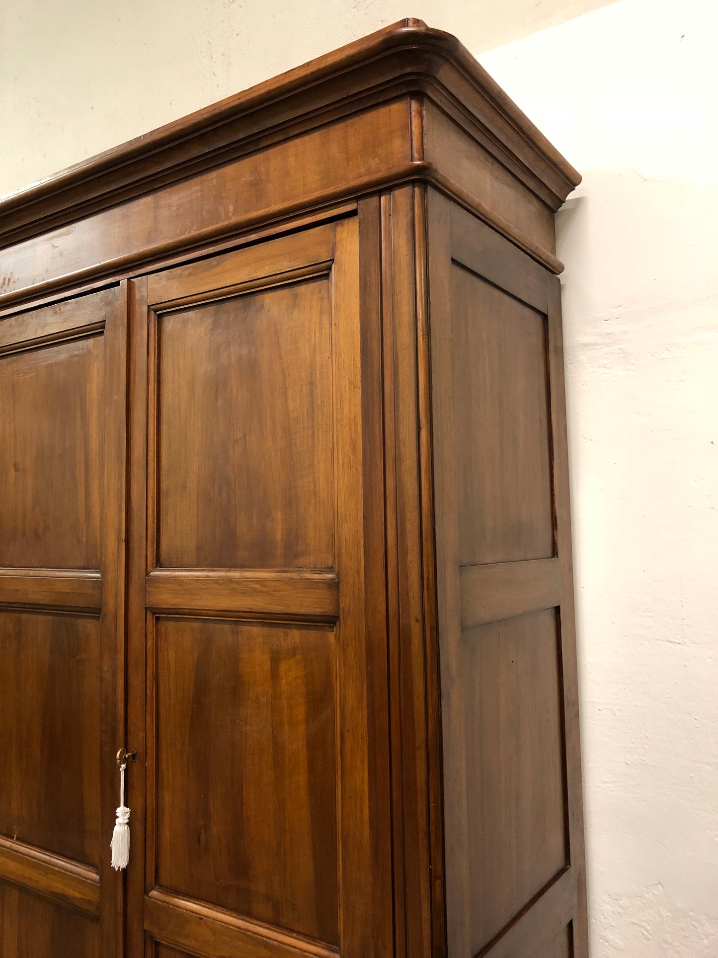 Four-door wardrobe in Lombard Charles X walnut