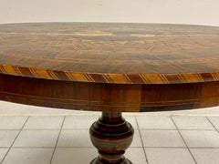 Tavolo intarsiato. Rolo. D 97 cm XIX secolo
