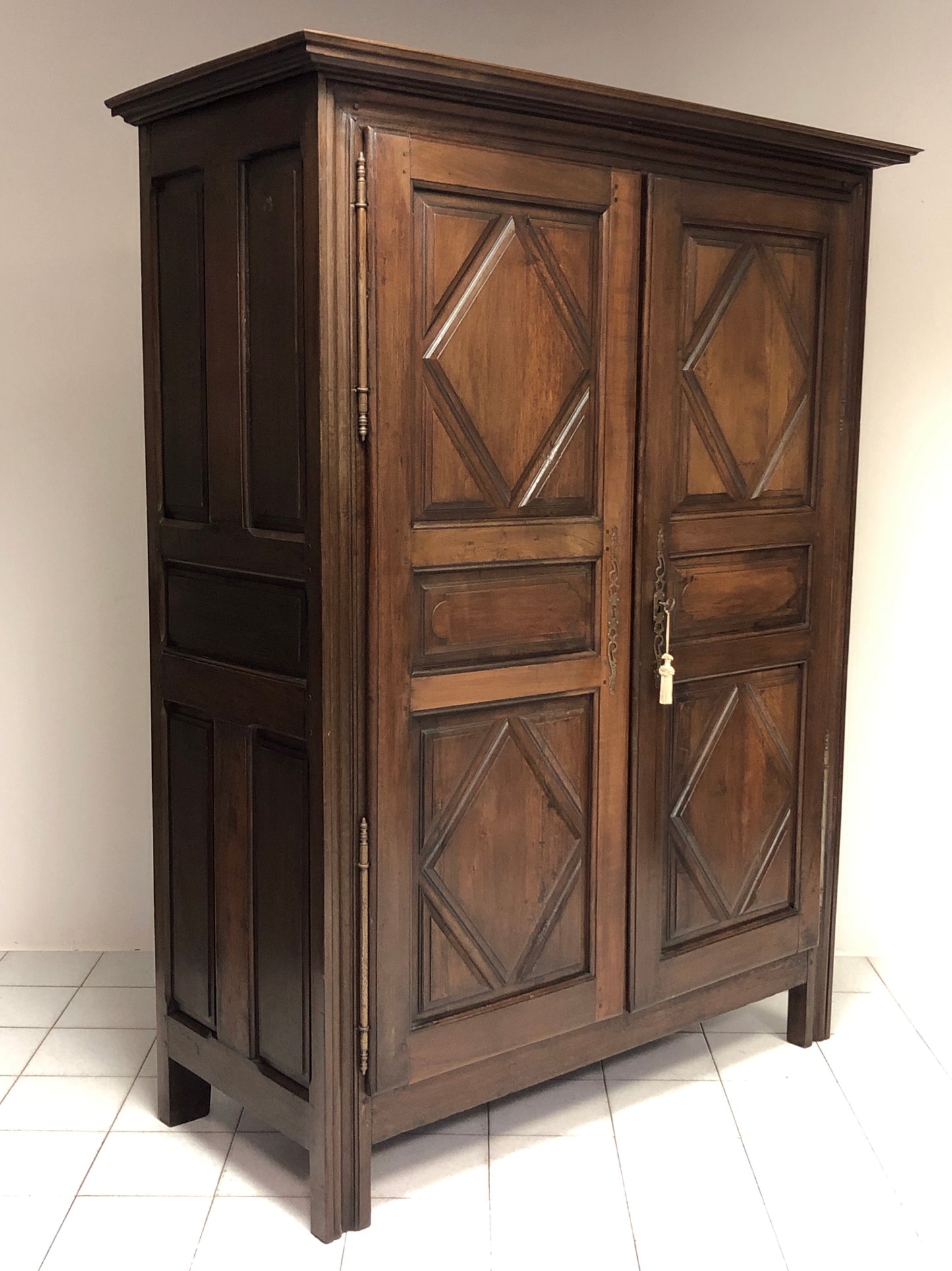 Diamond-point walnut wardrobe. 18th century