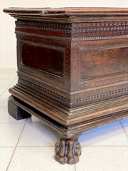 Cassapanca di noce Venezia XVI secolo