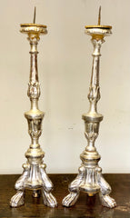 Coppia di candelieri Luigi XV legno foglia argento . XVIII secolo
