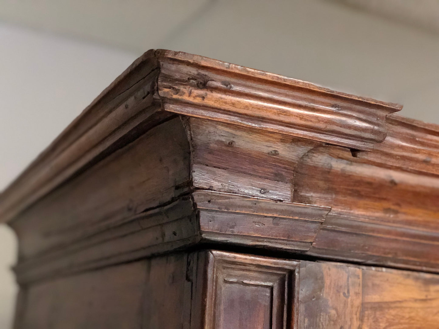 Walnut wardrobe with cloverleaf. Genoa 17th century