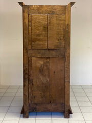 Credenza stipo in noce . XVIII secolo