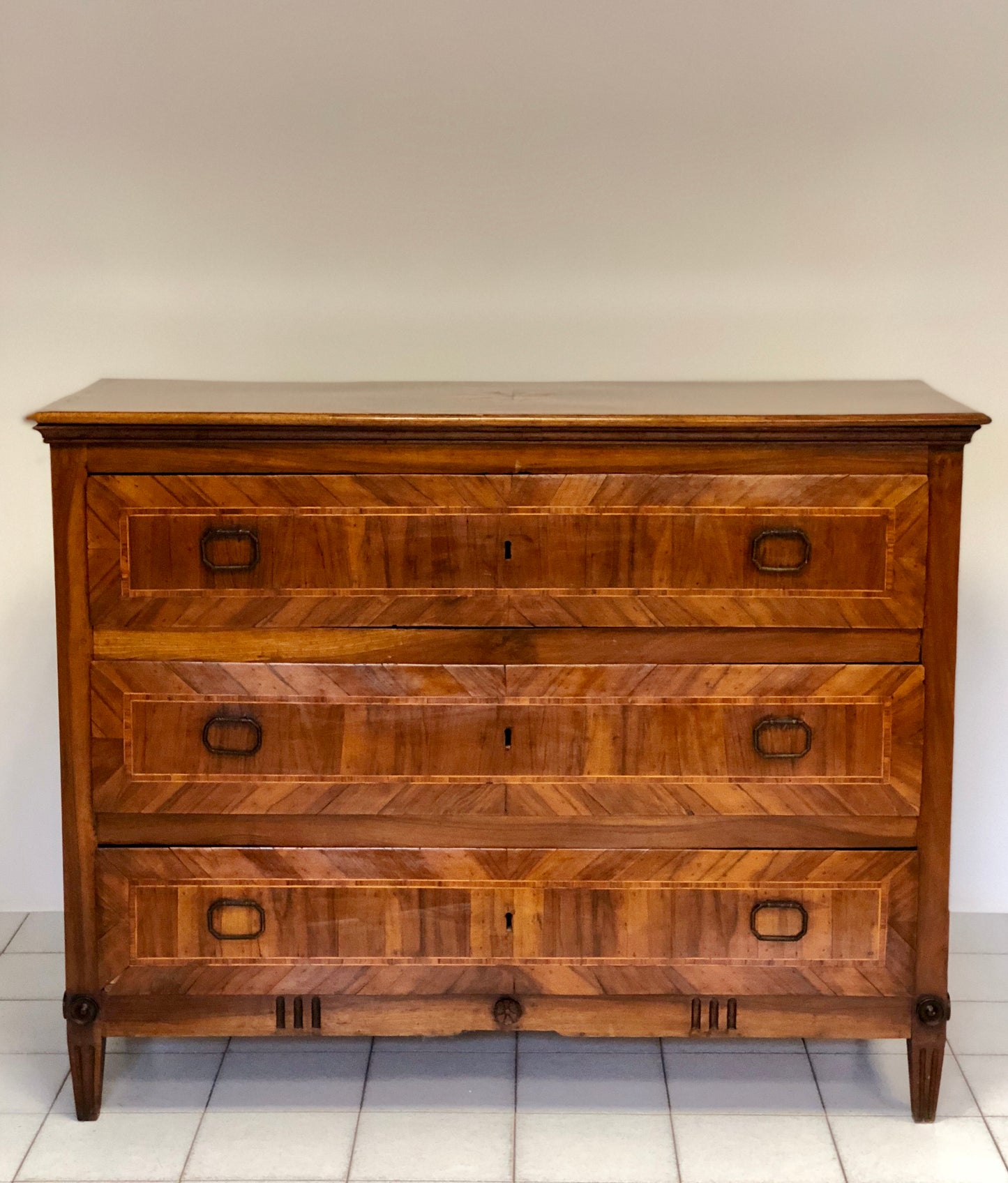 Louis XVI chest of drawers. Parma Piacenza. 18th century