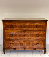 Cassettone Luigi XVI . Parma Piacenza. XVIII secolo