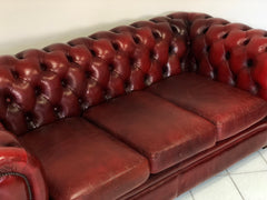 Divano chesterfield cuoio bordeaux. Inghilterra XX secolo