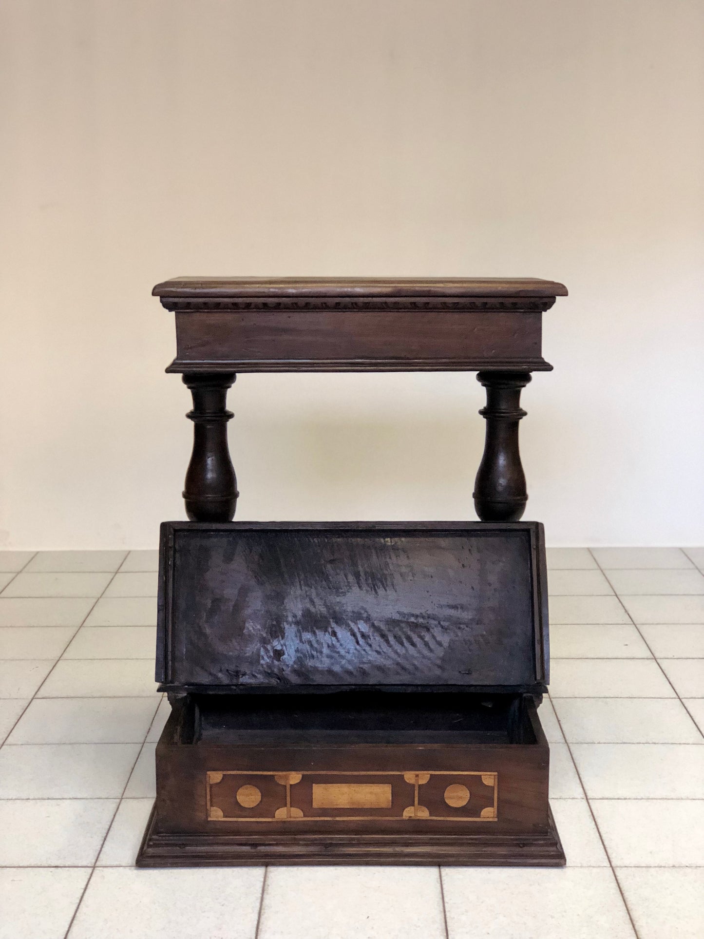 Louis XIV Balustrade Kneeler Emilia Ferrara