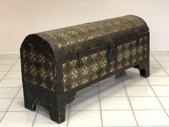 Baule con coperchio bombato . Venezia XVIII secolo