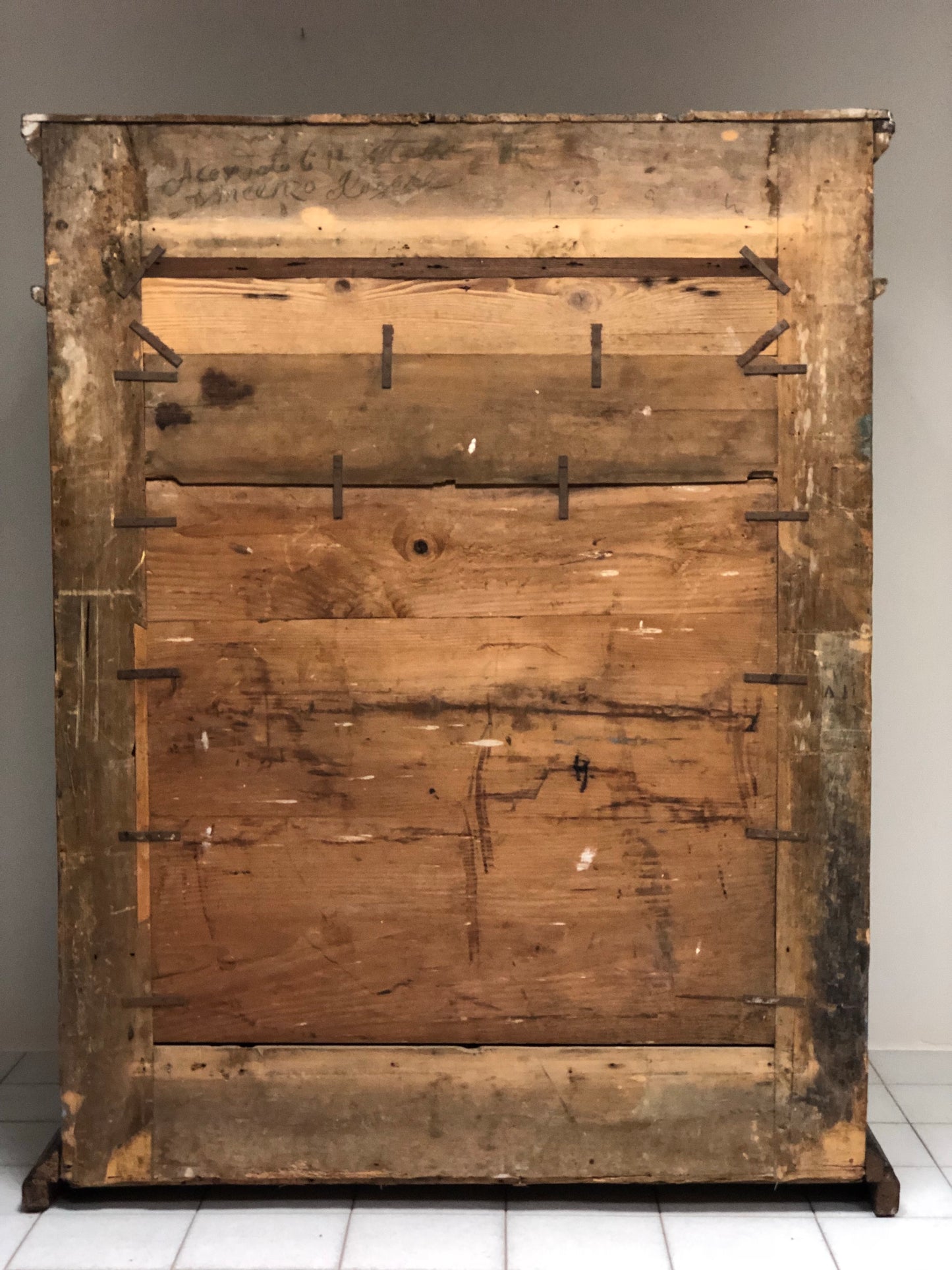 Lacquered and painted bookcase. 18th century brands