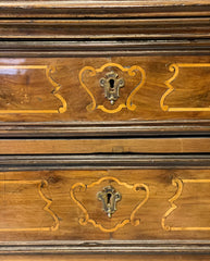 Canterano Lombardo in noce . Milano XVII secolo