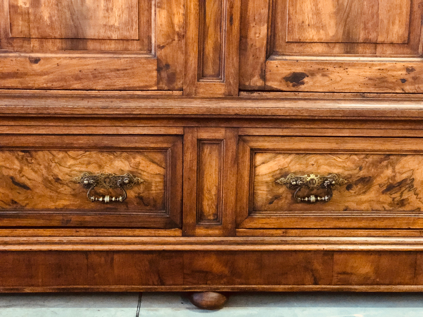 Carlo X wardrobe four doors Lombard walnut and briar