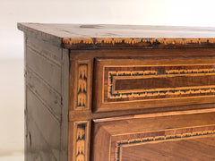 Cassettone Luigi XVI lombardo . XVIII secolo