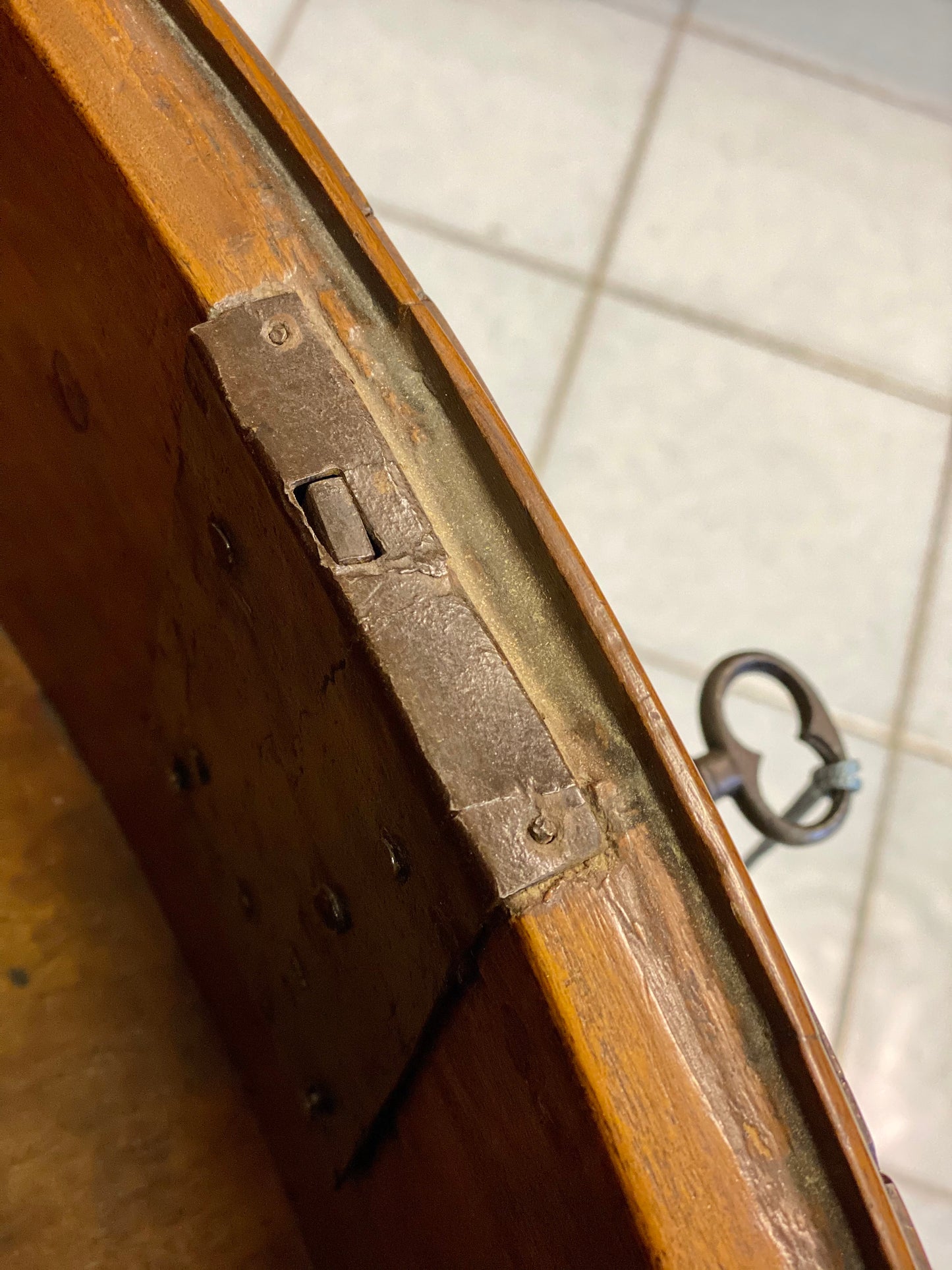 Cassettone sagomato sul fronte Luigi XV . XVIII secolo