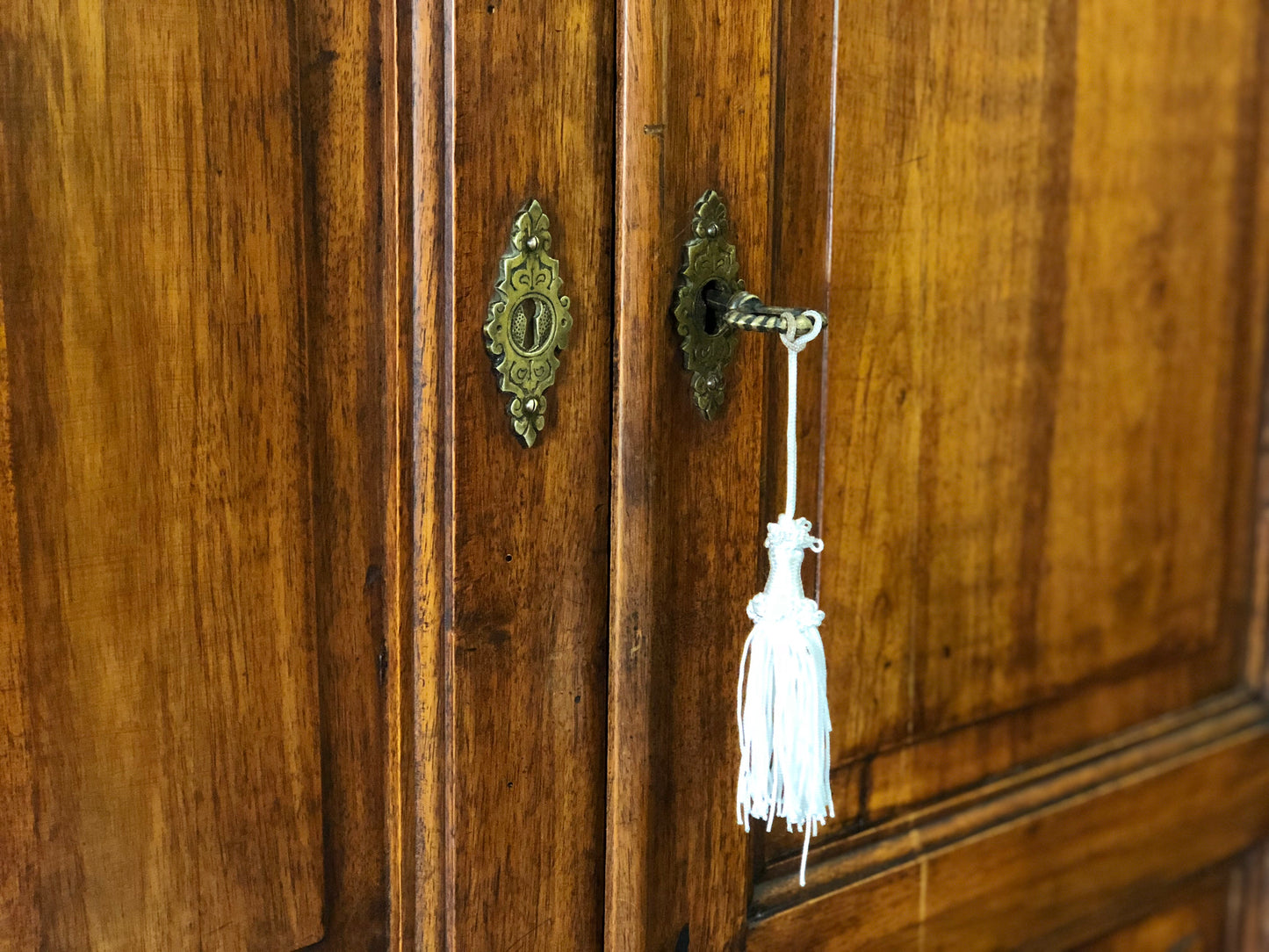 Carlo X wardrobe four doors Lombard walnut and briar