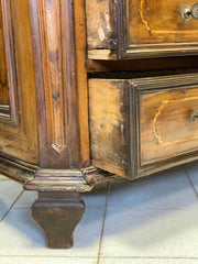 Canterano Lombardo in noce . Milano XVII secolo
