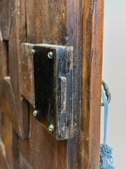 Credenza stipo in noce . XVIII secolo