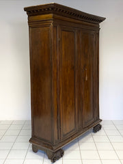 Armadio stipo Luigi XIV Lombardo in noce . XVII secolo