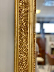 Specchiera in legno dorato intagliato . XIX secolo