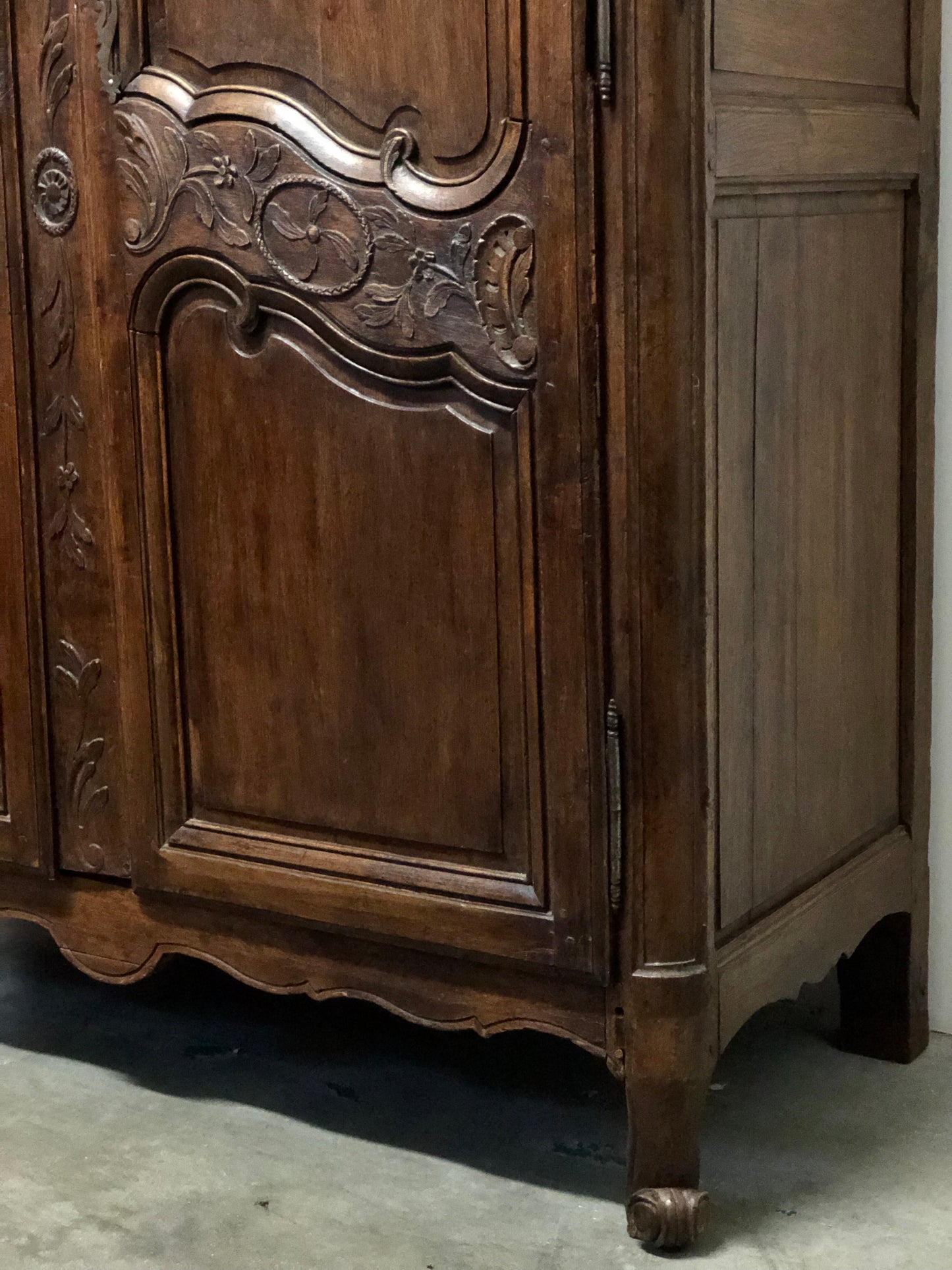 Louis XV carved wardrobe. Early 18th century
