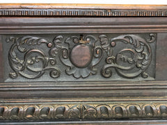 Cassapanca lombarda in noce