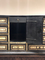 Monetiere lombardo in avorio e legno ebanizzato .XVII secolo