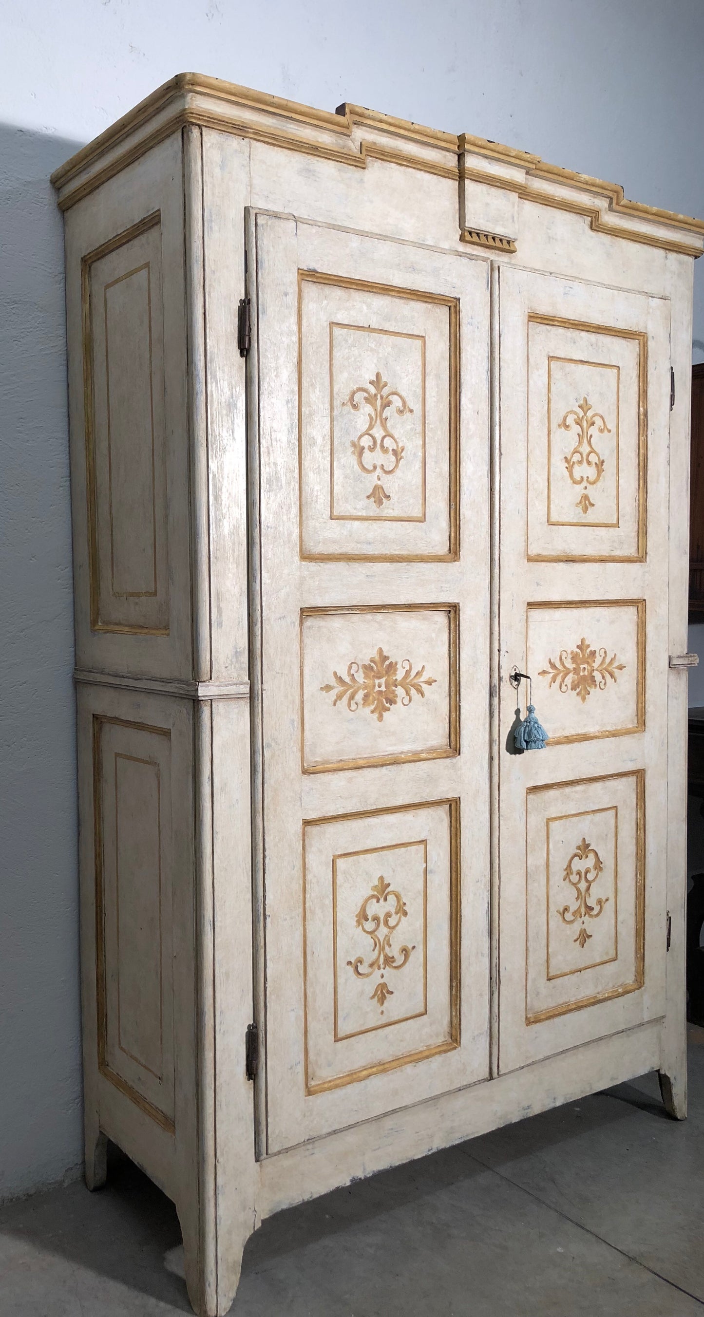 Painted and decorated wardrobe. Piedmont, early 19th century