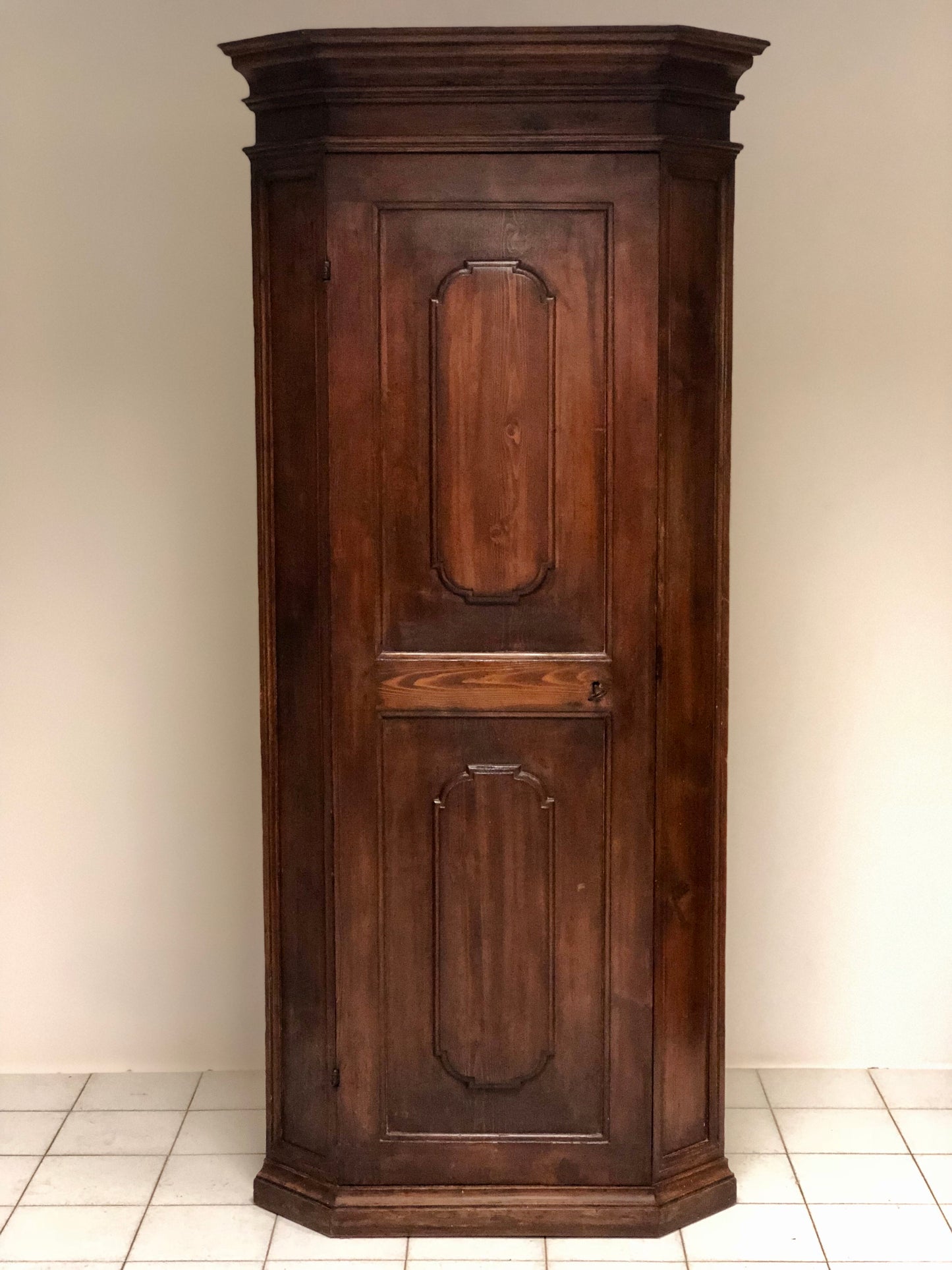 Emilian rusticated corner cupboard. 17th century