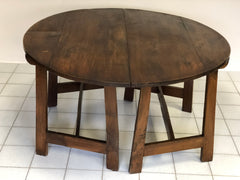 Tavolo in noce circolare scomponibile. Luigi XIV lombardo . XVII secolo