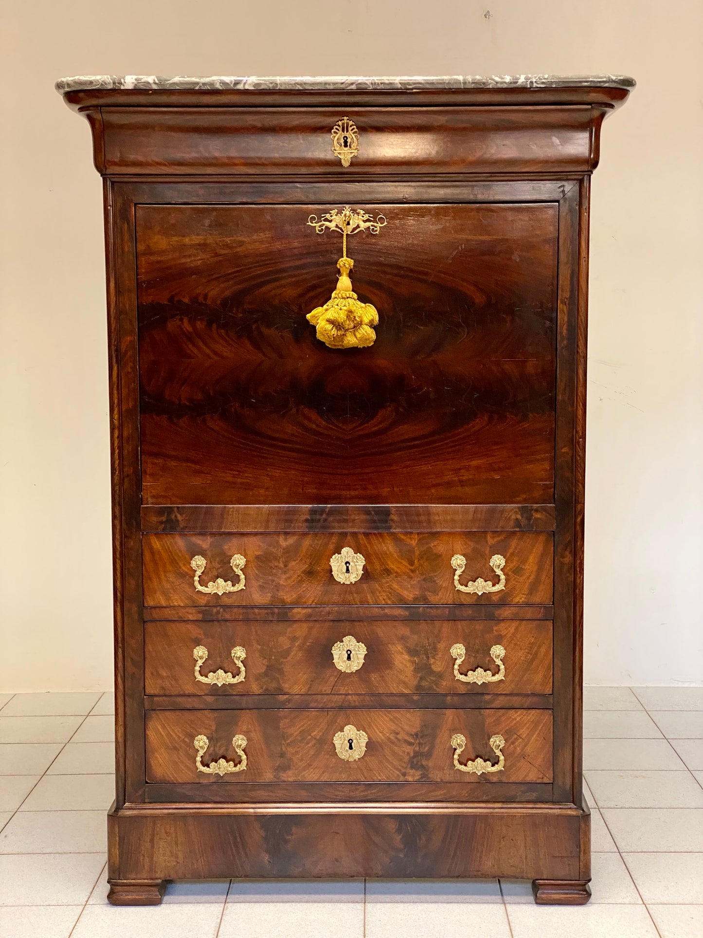Secretaires Carlo X piuma di mogano . XIX secolo . Restaurato