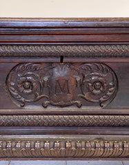 Cassapanca lombarda con stemma inizio XVII secolo
