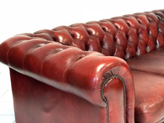 Divano chesterfield cuoio bordeaux. Inghilterra XX secolo