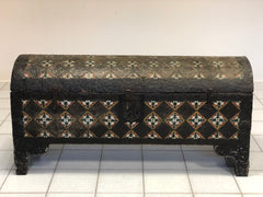 Baule con coperchio bombato . Venezia XVIII secolo