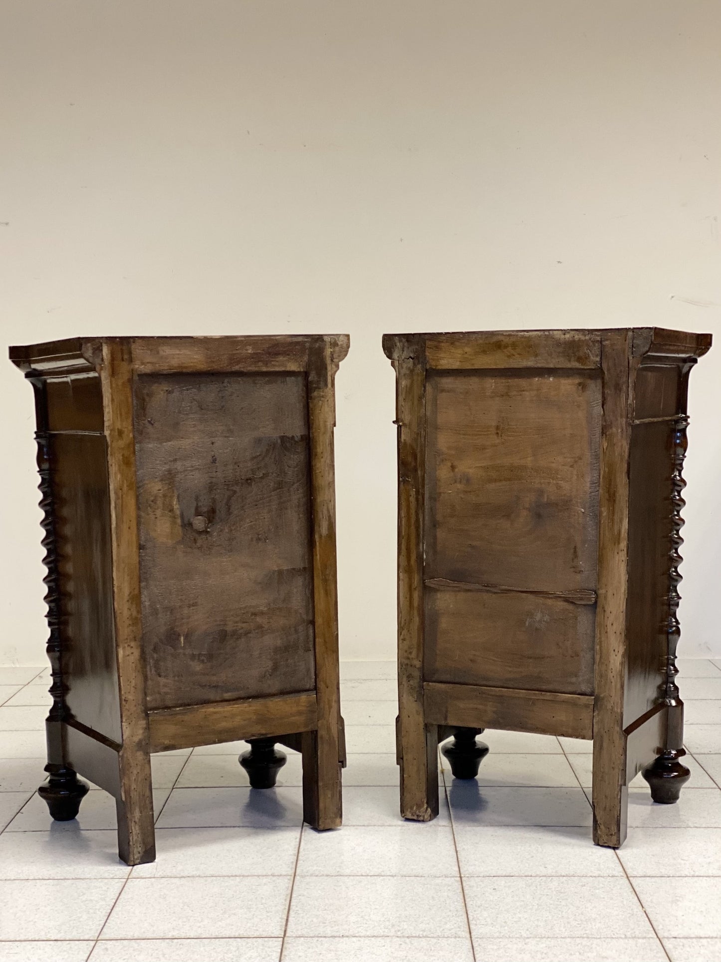 Pair of Charles X bedside tables in walnut feather. 19th century
