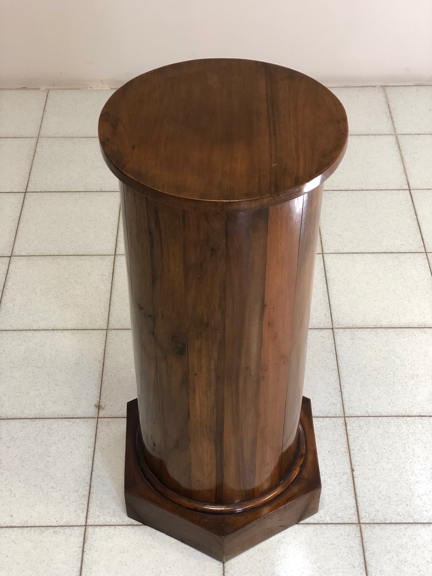 Lombard column in walnut from the Empire period