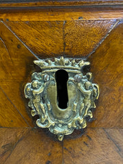 Cassettone Emiliano bolognese in noce fine XVII secolo