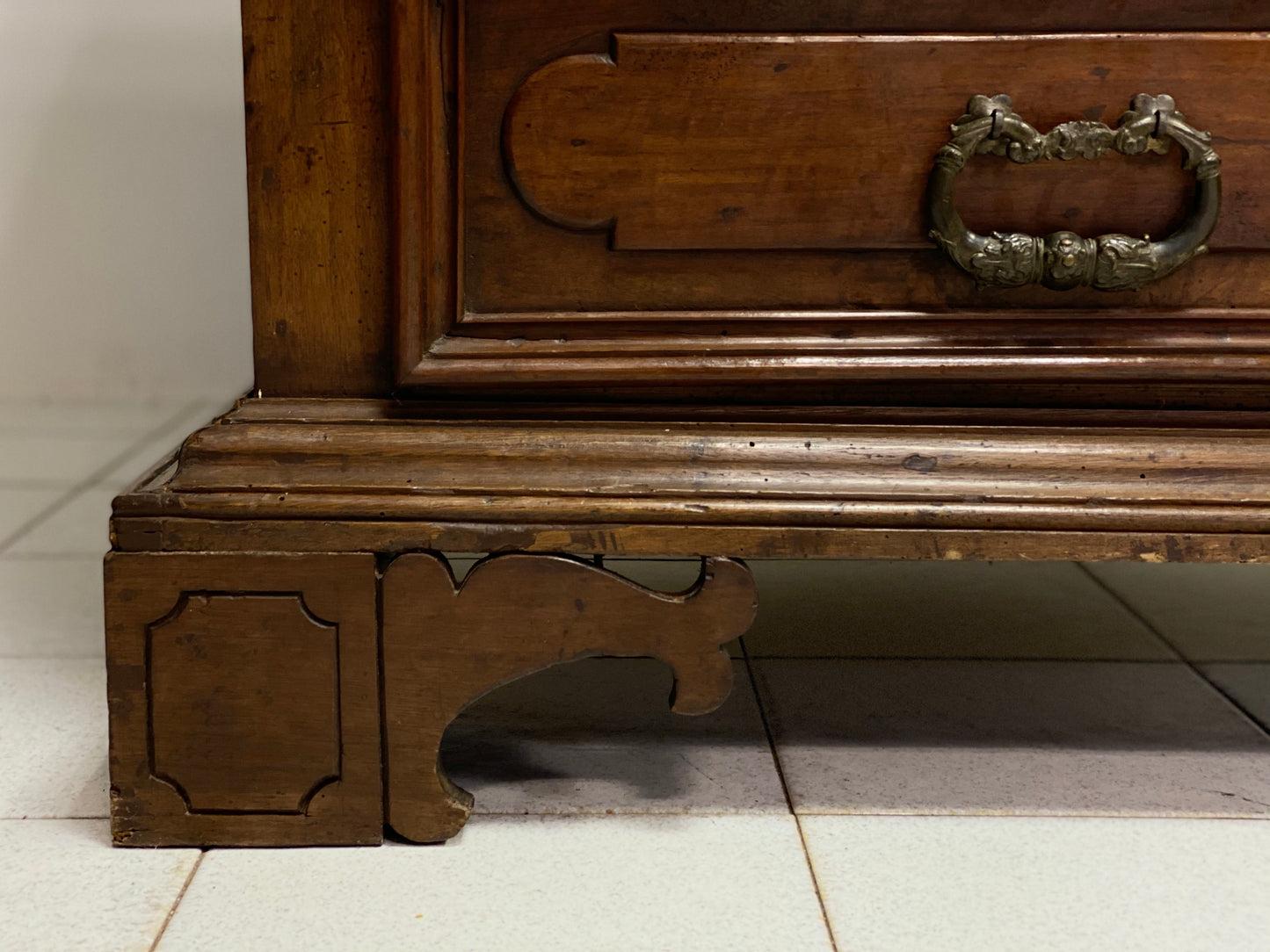 Lombard Brescian cabinet chest of drawers. Louis XIV. 17th century