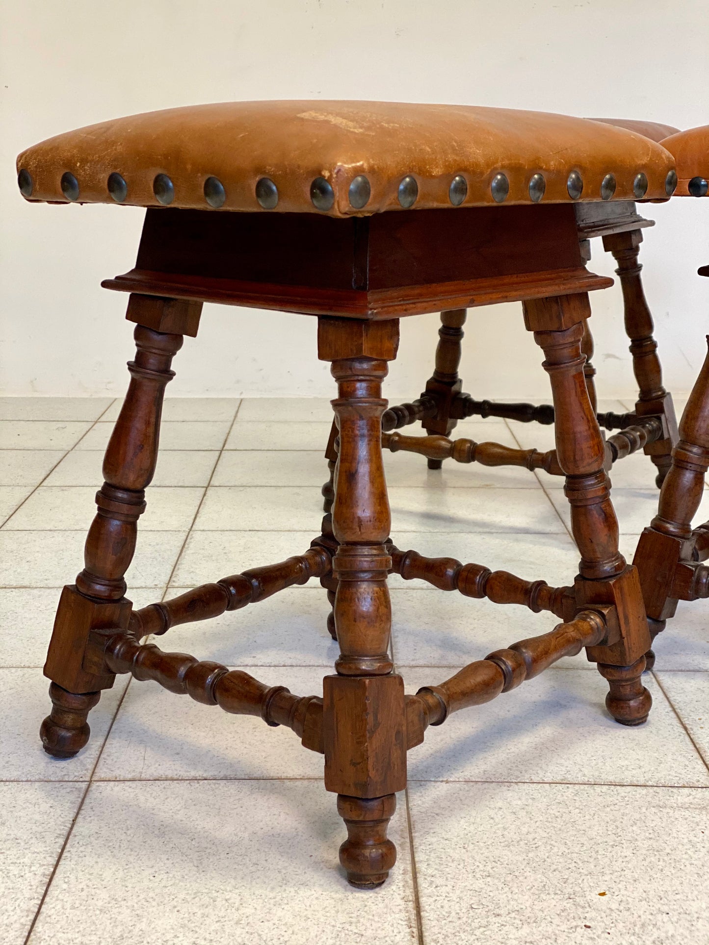 Group of three Louis XIV stools in walnut. Emilia Tuscany 18th century