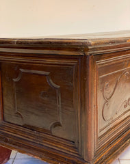 Cassapanca in noce. Brescia Cremona. Fine XVII secolo