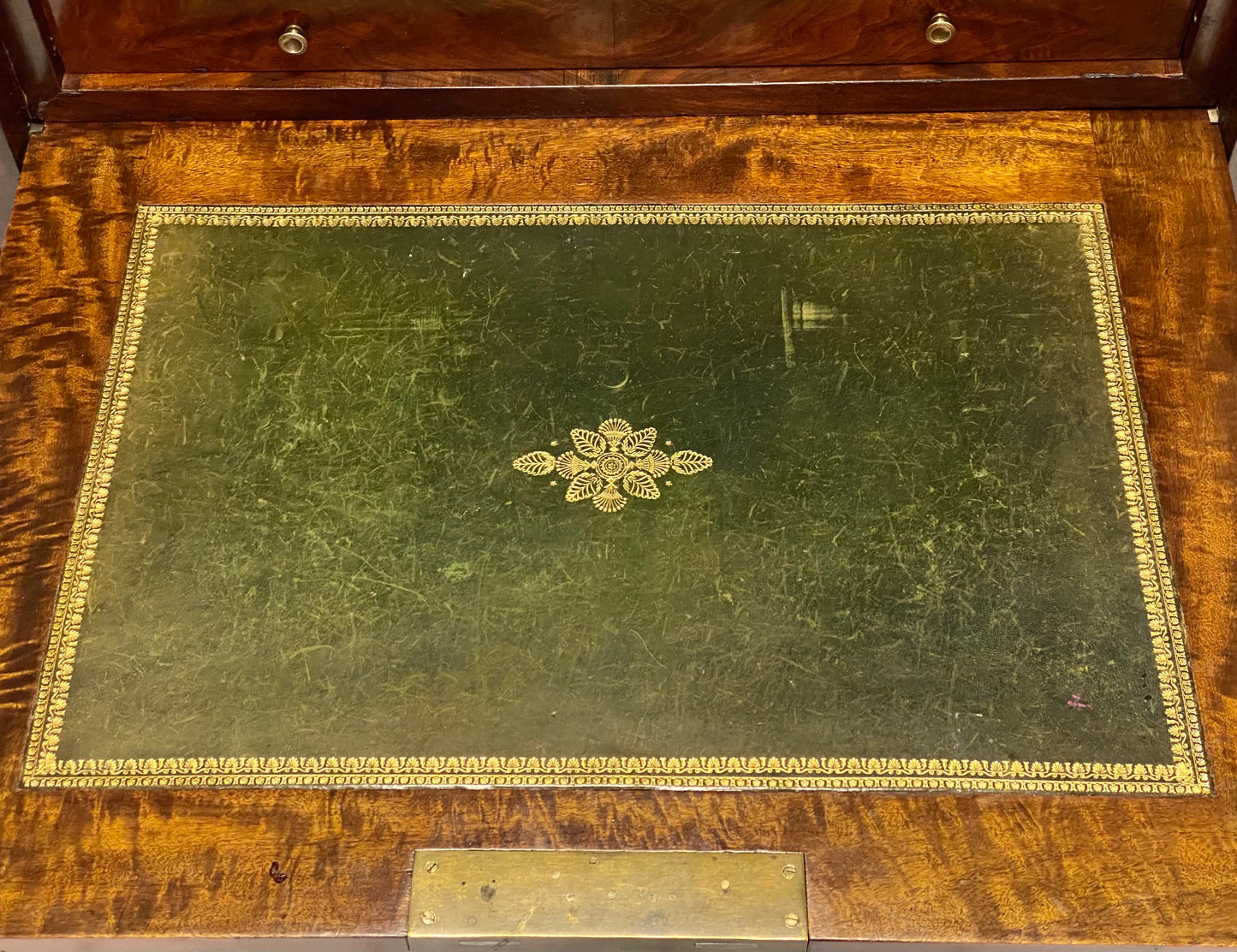 Secretaires Carlo X piuma di mogano . XIX secolo . Restaurato