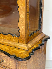Trumeau con vetrina . Olanda inizio XIX secolo