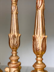 Gruppo di quattro candelieri in foglia oro . Lombardia epoca impero