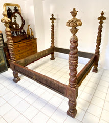 Letto matrimoniale legno laccato dorato. Lucca Siena fine XVI inizio XVII secolo