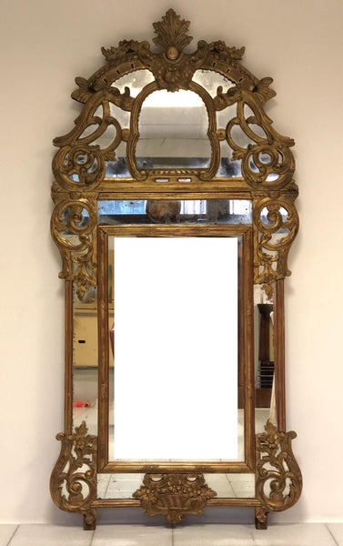 Specchiera in legno intagliato e dorato . Torino XIX secolo