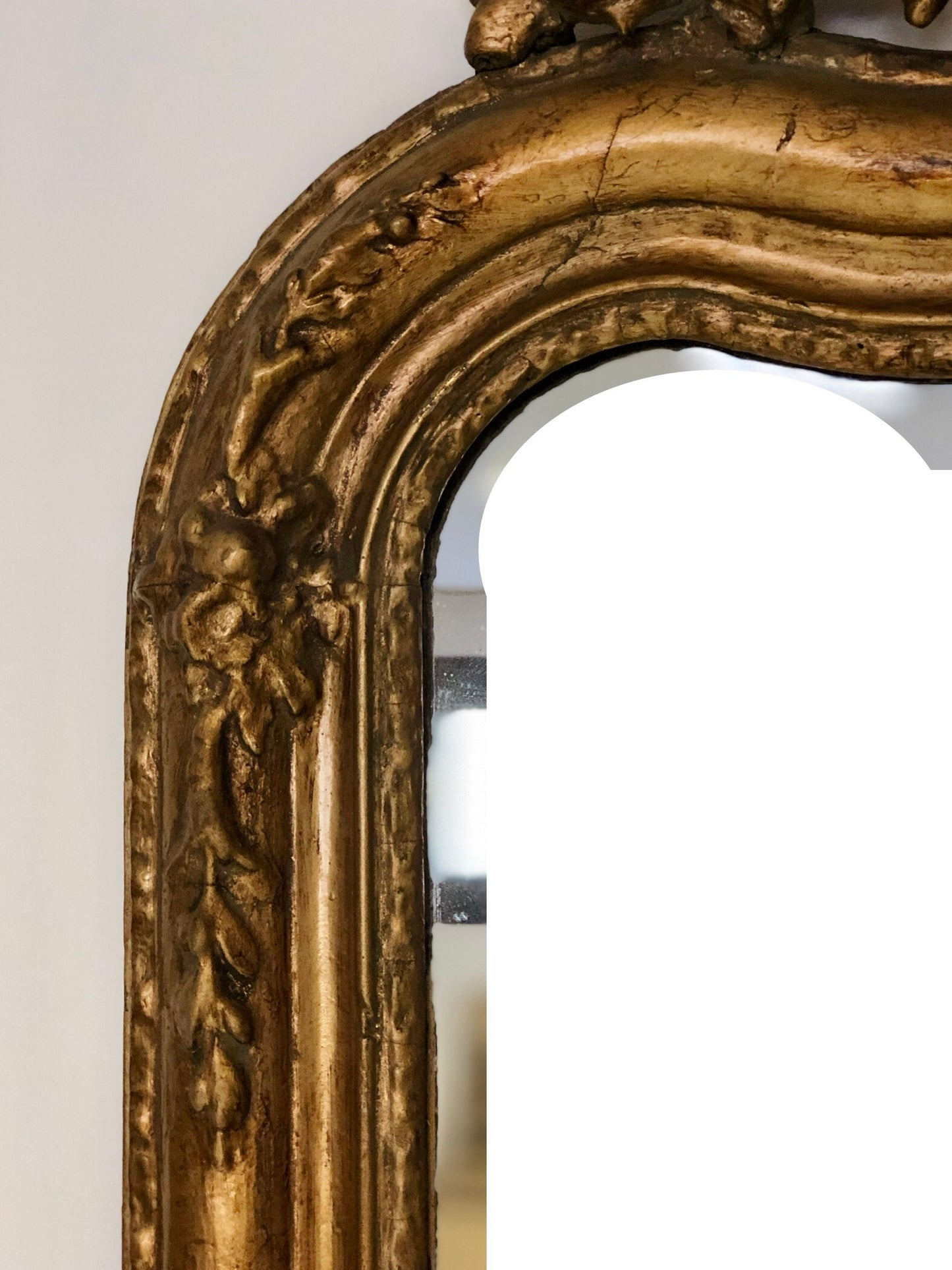 Specchiera in legno intagliato dorato . XIX secolo
